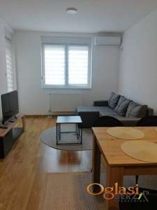  MODERAN JEDNOIPOSOBAN STAN SA PARKING MESTOM - TELEP