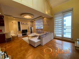 Odličan petosoban stan u Cara Dušana!