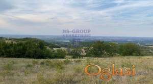 Plac u Čereviću sa pogledom na Dunav!