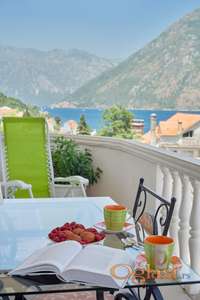 Prčanj – dvosoban stan sa pogledom na more i Boku