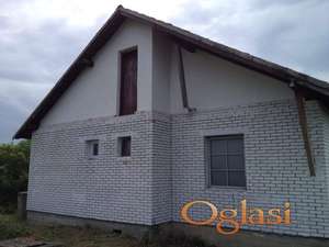 Iznajmljijrm kuću u Petovaradinu