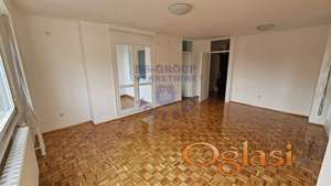 Prostran prazan stan na Bulevaru cara Lazara