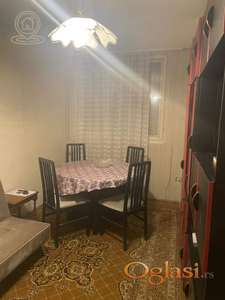 Izdaje se trosoban stan u Višnjičkoj Banji – miran kraj, blizina škole