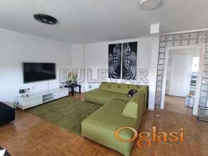 Izdaje se lux stan u strogom centru grada, CG, 7. sprat 72m2!!!