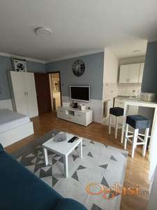 NAMEŠTENA GARSONJERA U ŠIREM CENTRU 350 EVRA