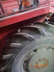 Traktor  IMT 560 s 44 motor 1987 god.