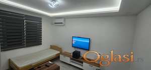 Renoviran jednosoban stan na odlilnoj lokaciji !