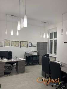  ODLIČAN POSLOVNI PROSTOR U ŽELEZNIČKOJ ULICI