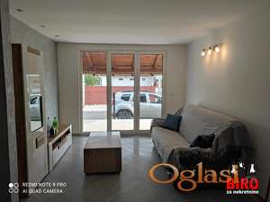 *** Kvalitetno građena kuća novije gradnje, lepog enterijerskog rešenja na granici Lipovog gaja i Adica! ***