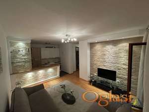 NOV, NAMEŠTEN DVOSOBAN STAN U CENTRU, RADNIČKA ULICA