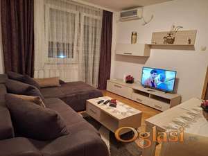 DVOSOBAN USELJIV STAN ZELEZNICKA STANICA