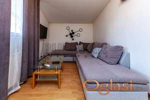 Na prodaju – moderan i  namešten dvosoban stan u Medoševcu (66 m²)