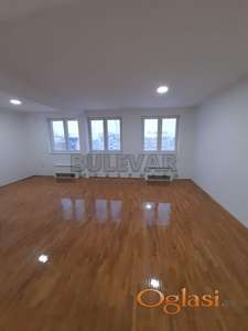 Izdaje se nenamešten troiposoban stan kao poslovni prostor, preko puta Lutkarskog pozorišta, Dušanova 80m2