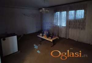 Na prodaju kuća na odličnoj lokaciji!!