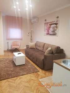 NOVI SAD, CENTAR, JEDNOIPOSOBAN STAN, USELJIV OD 01.05.2026. - 500e