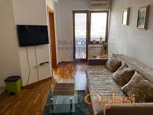 Izdaje se lepo uređen jednoiposoban stan na Grbavici, površine 36m2, potpuno namešten i odmah useljiv.