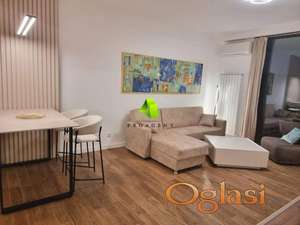 Jednoiposoban stan sa parkingom u modernom stambenom kompleksu na Bulevaru Nemanjića ID#7132