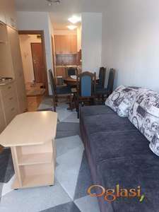  DVOSOBAN STAN SA PARKING MESTOM NA NOVOJ DETELINARI