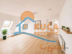 Izdaje se poslovni prostor, open space u centru grada, 96m2