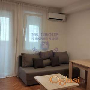 Petfriendly garsonjera površine 25m², smeštena u neposrednoj blizini Bulevara Oslobođenja.