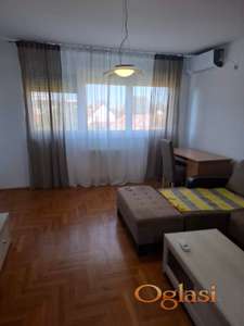 Izdaje se dvosoban namesten stan u centru Zrenjanina!
