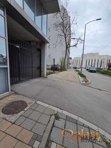 GARAŽA U CENTRU, ŠAFARIKOVA ULICA, U BLIZINI POZORIŠTA