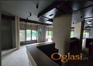 FENOMENALAN, VIŠENAMENSKI POSLOVNI PROSTOR KOD ŽELEZNIČKE STANICE-246M2 SA BAŠTOM OD 80M2 