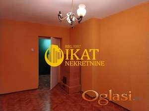 Vračar, Prote Mateje, dvoiposoban 65m2 sa dvorištem ID#4693