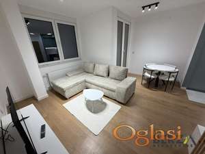  POTPUNO NOVA, NEUSELJAVANA GARSONJERA SA PARKING MESTOM - TELEP, NADOMAK LIMANA