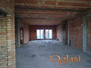 Velika nedovršena kuća u Futogu !