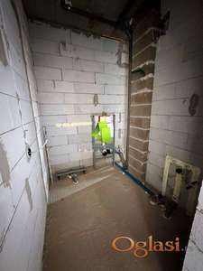 Kvalitetan nov trosoban stan sa PDV-om u centru ID#6700