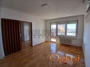 Izdaje se trosoban nenamešten stan kod Pravnog, 86m2