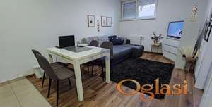 Prelepo namešten jednosoban stan na Petrovaradinu.