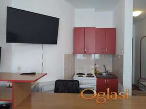 Topla i prijatna garsonjera