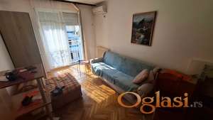 Jednoiposoban namešten stan Bulevar oslobođenja
