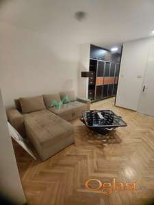 Izdaje se stan u Centru, Novi Sad (Šifra: 9102216) 