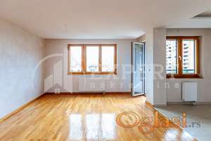 Petosoban stan na Bulevaru, četvrti sprat