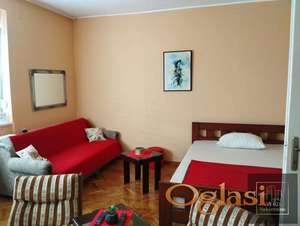 Jednoiposoban stan u Centru Novog Sada! Trg Republike !