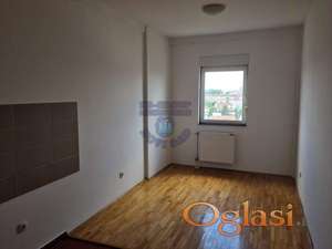 uknjižen dvosoban stan na Novom Naselju