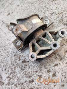 Fiat 500 desni nosač motora prednji desni