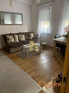 Jednoiposoban, namešten u blizini Centra