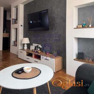 Izuzetan dvosoban stan na Salajci!
