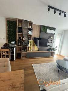 Lux 2.5 stan na Bulevaru Evrope