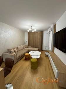 Moderan 3.0 stan u centru grada sa garažom u ceni