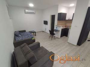 Nameštena garsonjera 32m2 u novoj zgradi sa svim troškovima - strogi centar