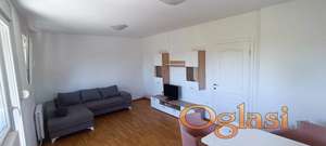 Noviji lepo opremljen dupleks sa liftom