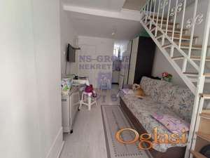 Odlican dvorisni stan na Novoj Detelinari