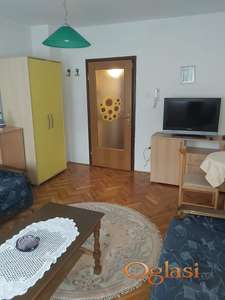 Garsonjera na Grbavici od 24 m2 sa liftom,klimom