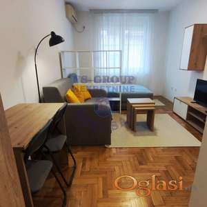 Izdaje se lepa garsonjera na Sajmu.