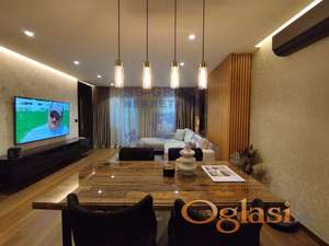 Odličan četvotrosoban stan na Bulevaru!